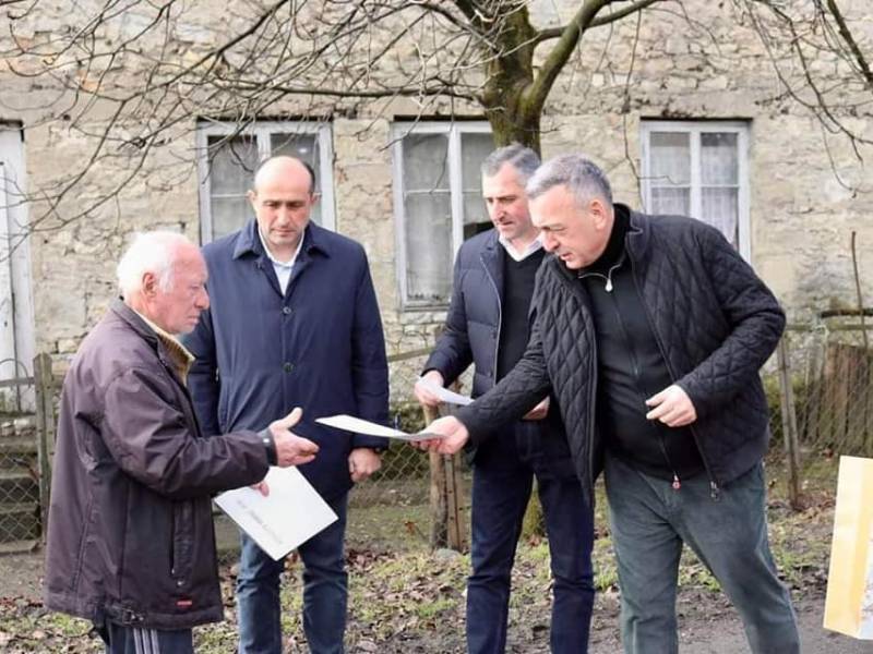 ცაგერის მუნიციპალიტეტში მცხოვრებ რამდენიმე ოჯახს საცხოვრებელი ფართები საკუთრებაში...